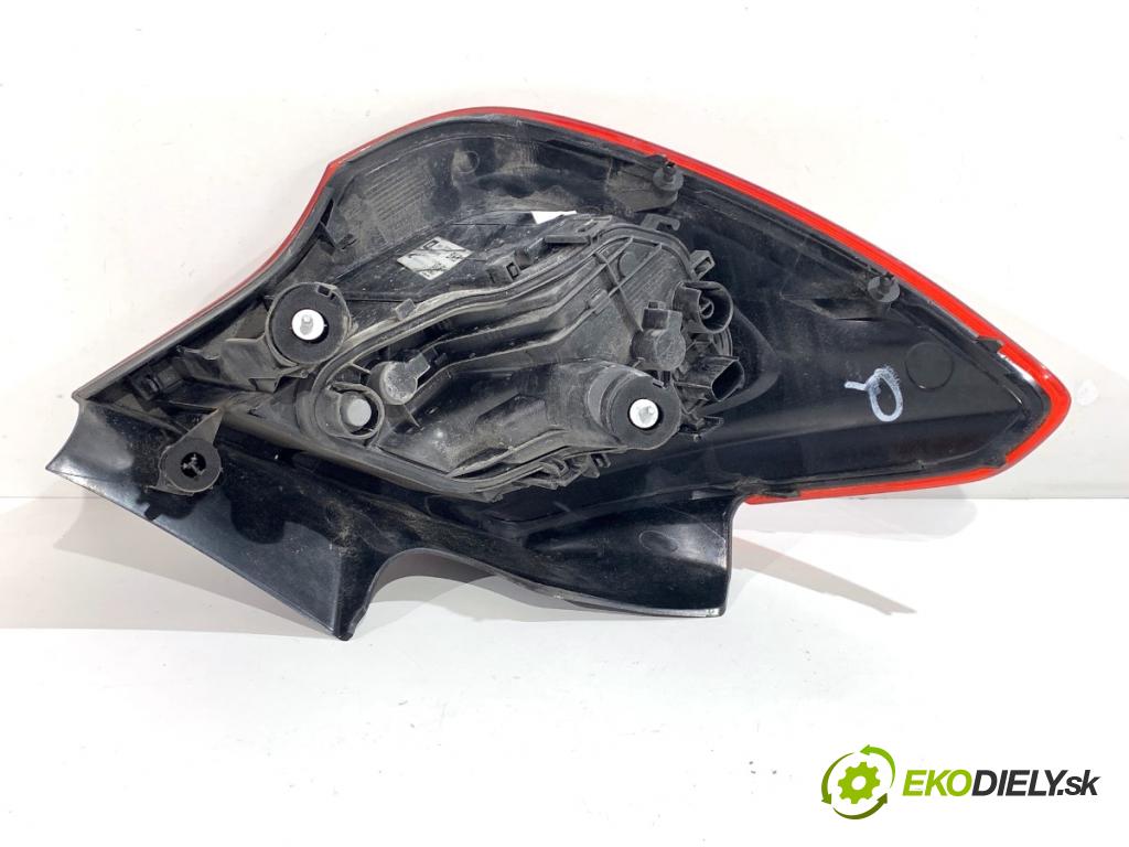 OPEL CORSA E liftback 2016 66 kW 1.4 (08, 68) 1398 světlo pravý zadní část 39012622