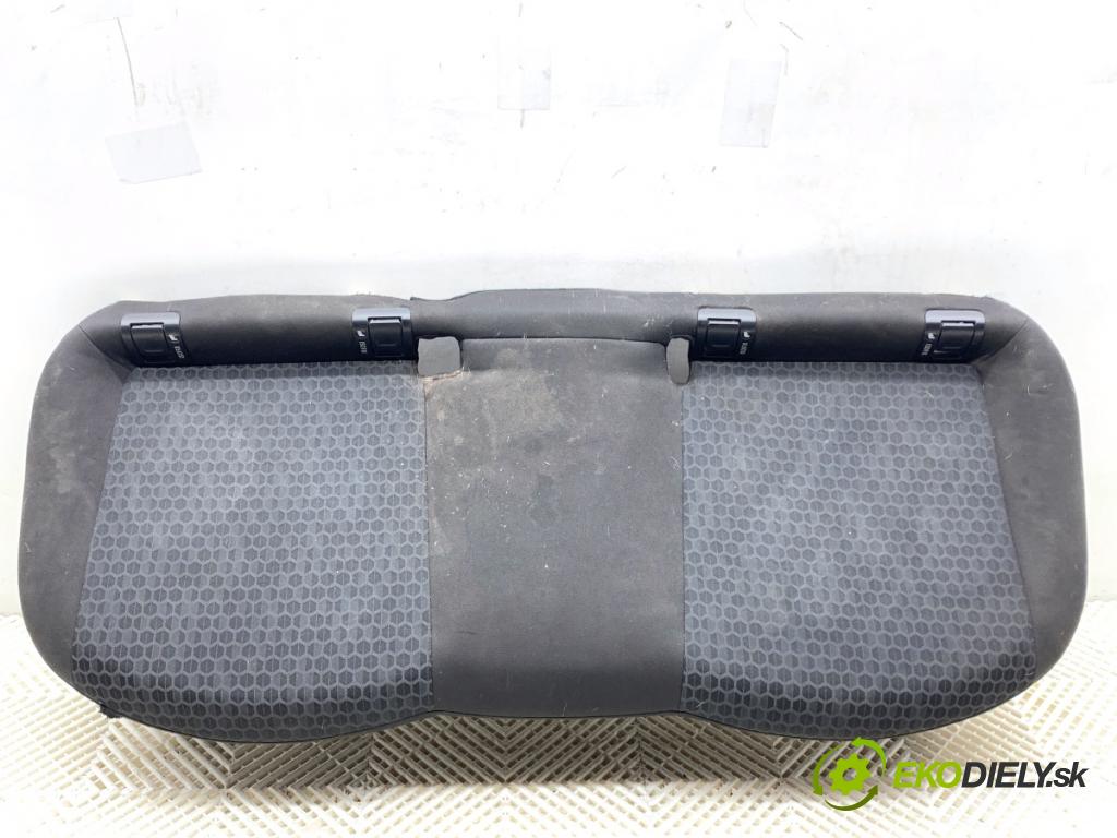 OPEL CORSA E liftback 2016 66 kW 1.4 (08, 68) 1398 Sedadlo druhý rad