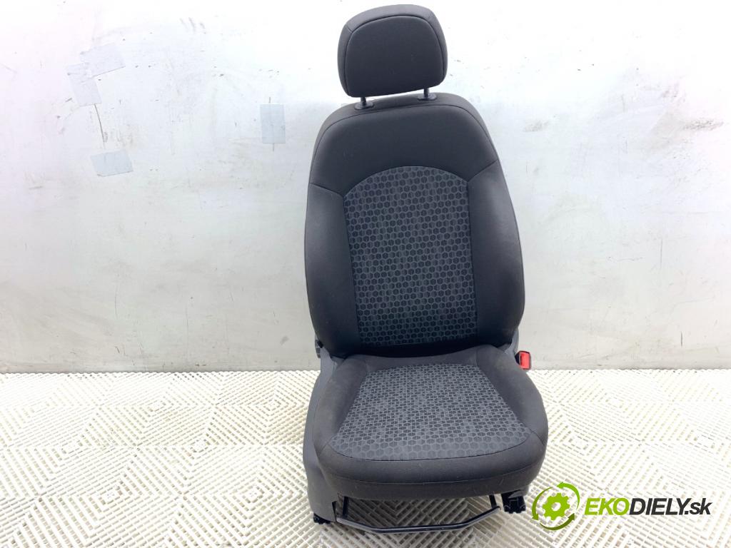 OPEL CORSA E liftback 2016 66 kW 1.4 (08, 68) 1398 Sedadlo pravy predný 
