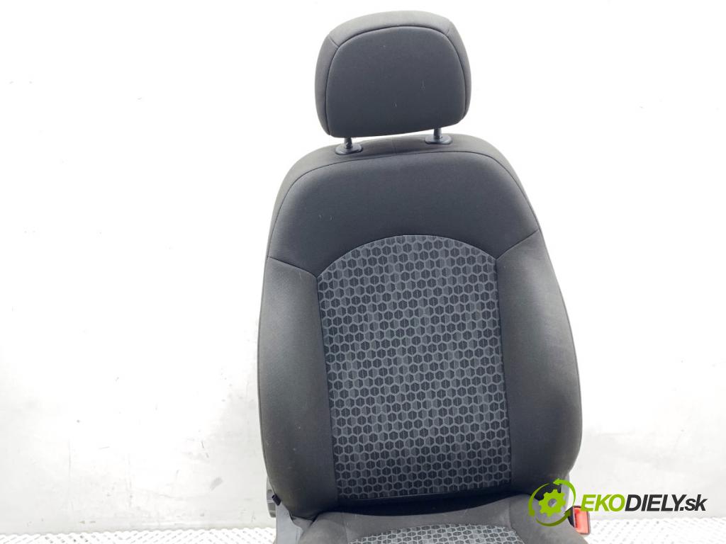 OPEL CORSA E liftback 2016 66 kW 1.4 (08, 68) 1398 Sedadlo pravy predný