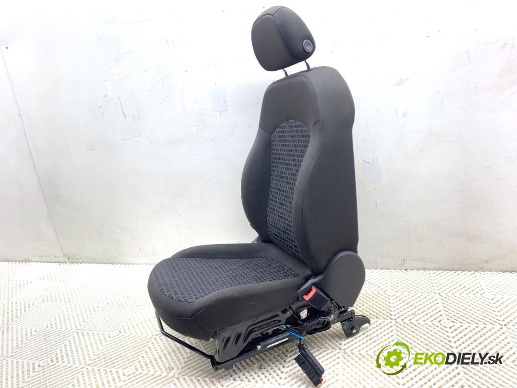 OPEL CORSA E liftback 2016 66 kW 1.4 (08, 68) 1398 Sedadlo pravy predný