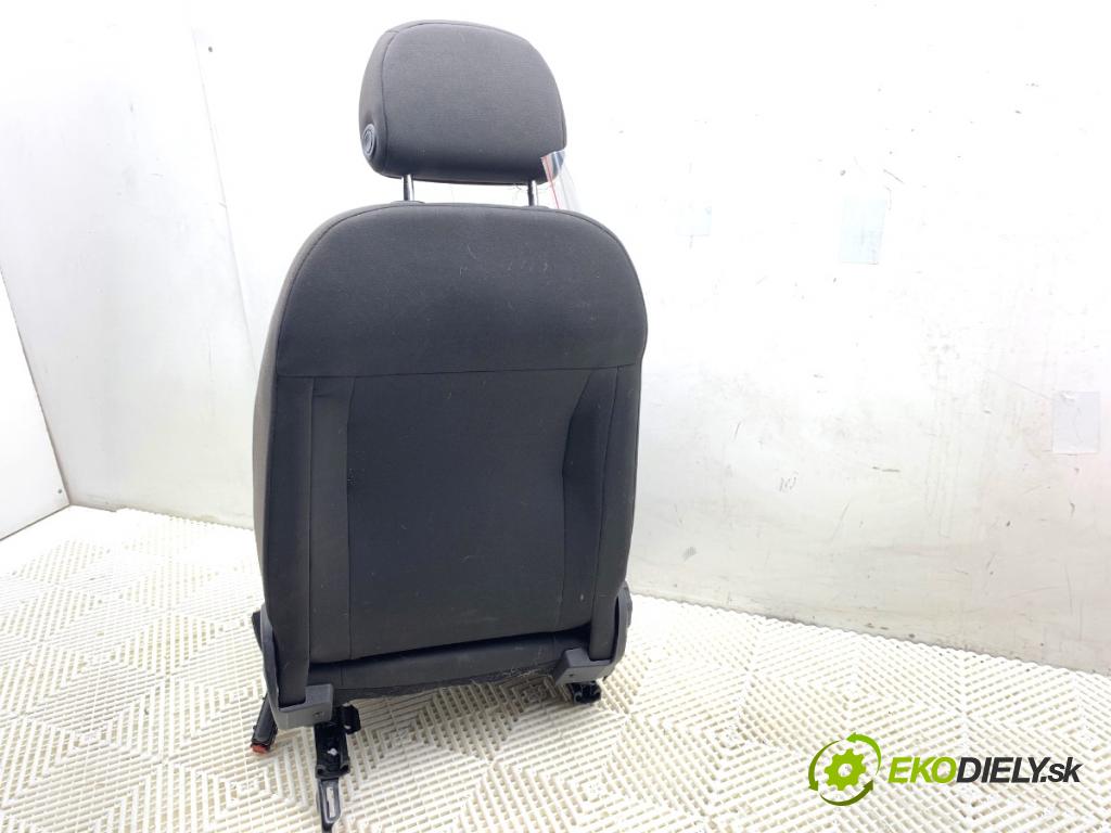 OPEL CORSA E liftback 2016 66 kW 1.4 (08, 68) 1398 Sedadlo pravy predný