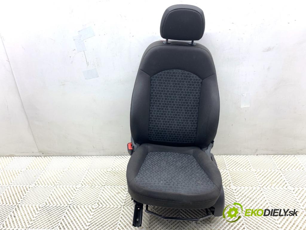 OPEL CORSA E liftback 2016 66 kW 1.4 (08, 68) 1398 Sedadlo ľavy predný 