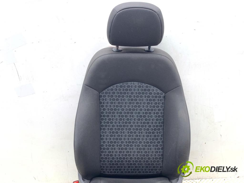OPEL CORSA E liftback 2016 66 kW 1.4 (08, 68) 1398 Sedadlo ľavy predný