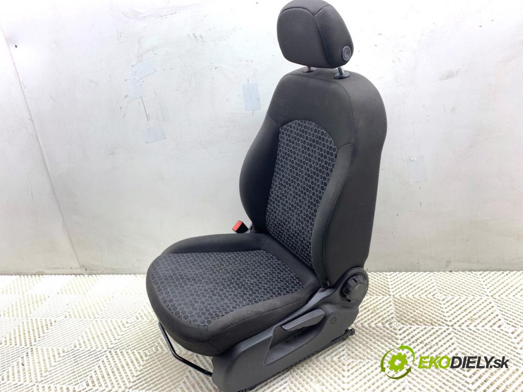 OPEL CORSA E liftback 2016 66 kW 1.4 (08, 68) 1398 Sedadlo ľavy predný