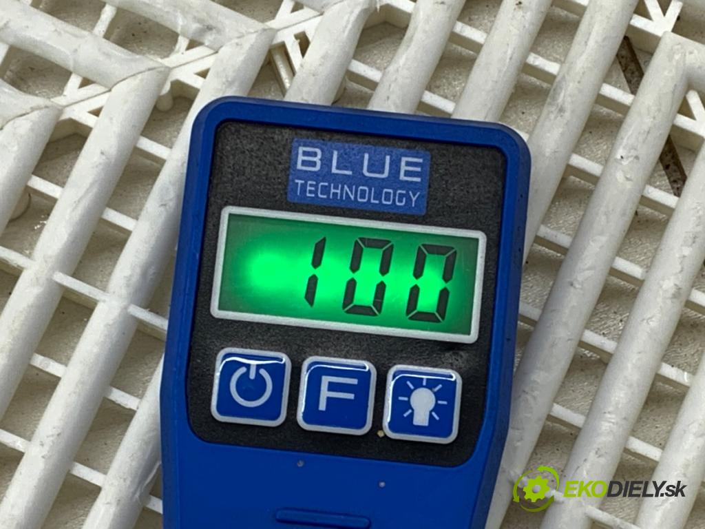 OPEL CORSA E liftback 2016 66 kW 1.4 (08, 68) 1398 Dvere pravy zad Z50S