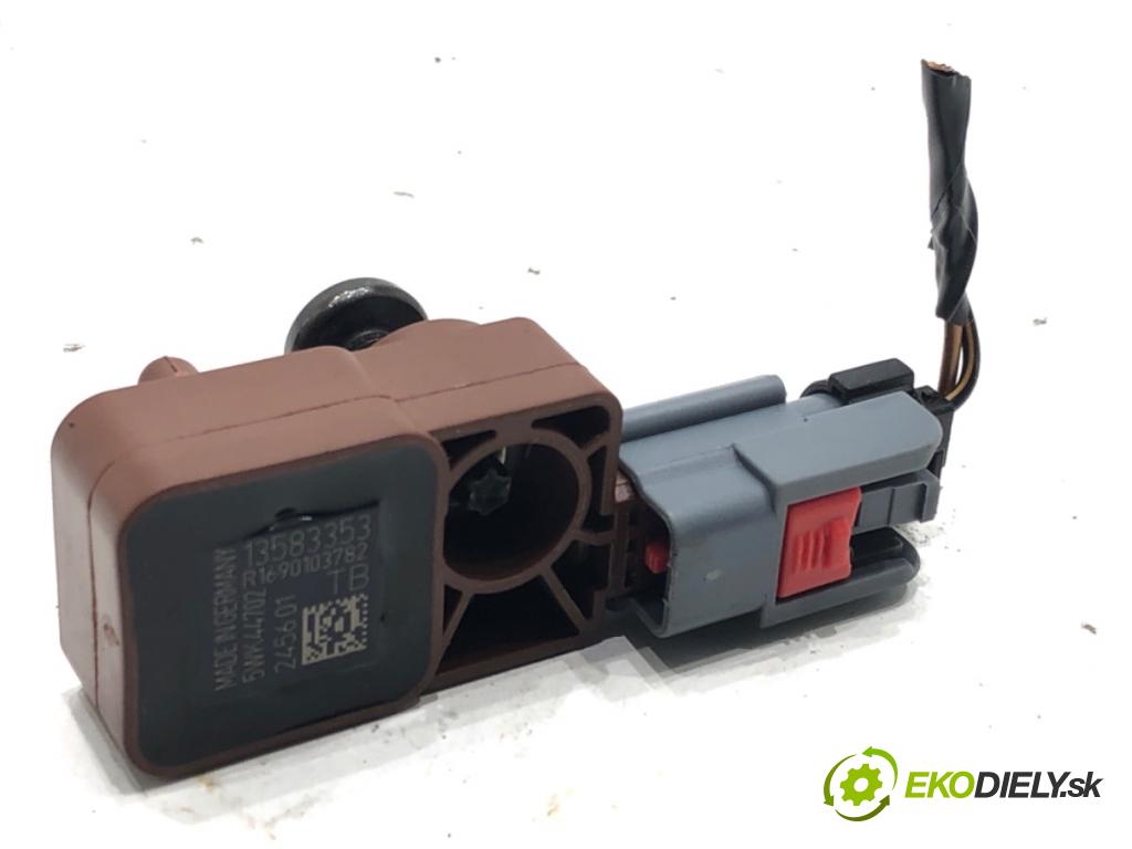 OPEL CORSA E liftback 2016 66 kW 1.4 (08, 68) 1398 Snímač nárazu 13583353 (Snímač nárazu)