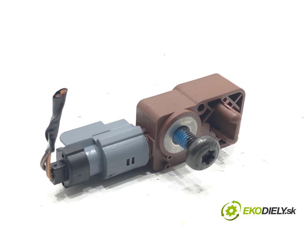 OPEL CORSA E liftback 2016 66 kW 1.4 (08, 68) 1398 Snímač nárazu 13583353 (Snímač nárazu)