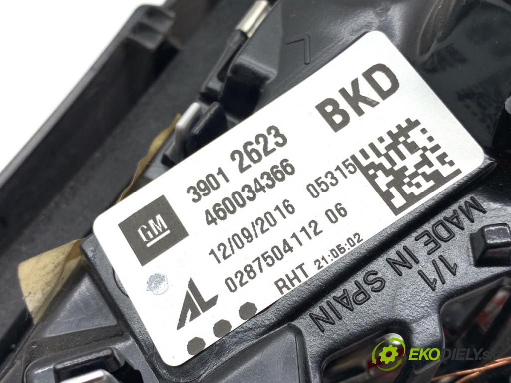 OPEL CORSA E liftback 2016 66 kW 1.4 (08, 68) 1398 Svetlo zad ľavá strana vnútorná 39012623 (Kľučka dverí ostatné)