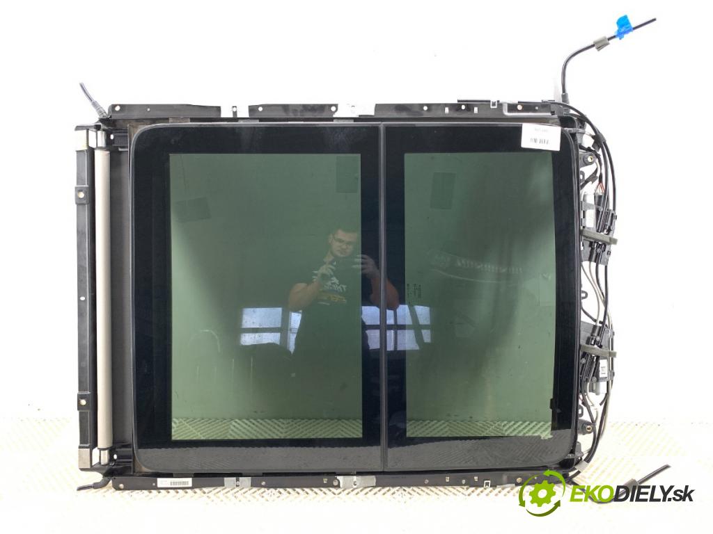 JEEP GRAND CHEROKEE WK SUV 2015 184 kW 3.0 CRD V6 4x4 2987 střešní okno  (Sklo karoserie)