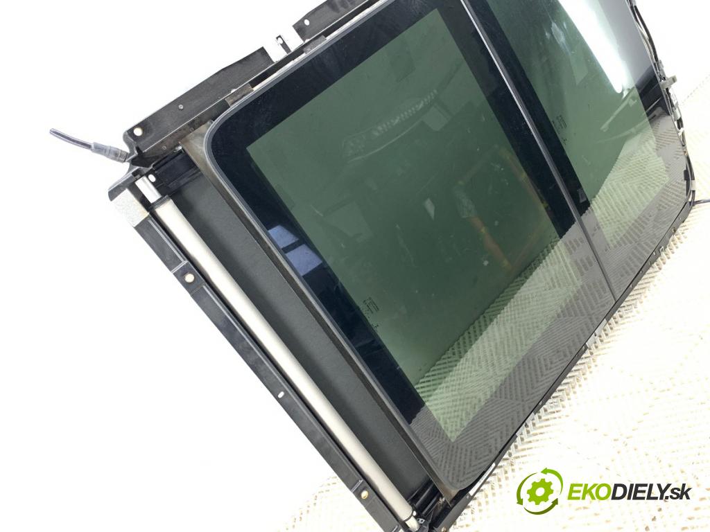 JEEP GRAND CHEROKEE WK SUV 2015 184 kW 3.0 CRD V6 4x4 2987 střešní okno  (Sklo karoserie)