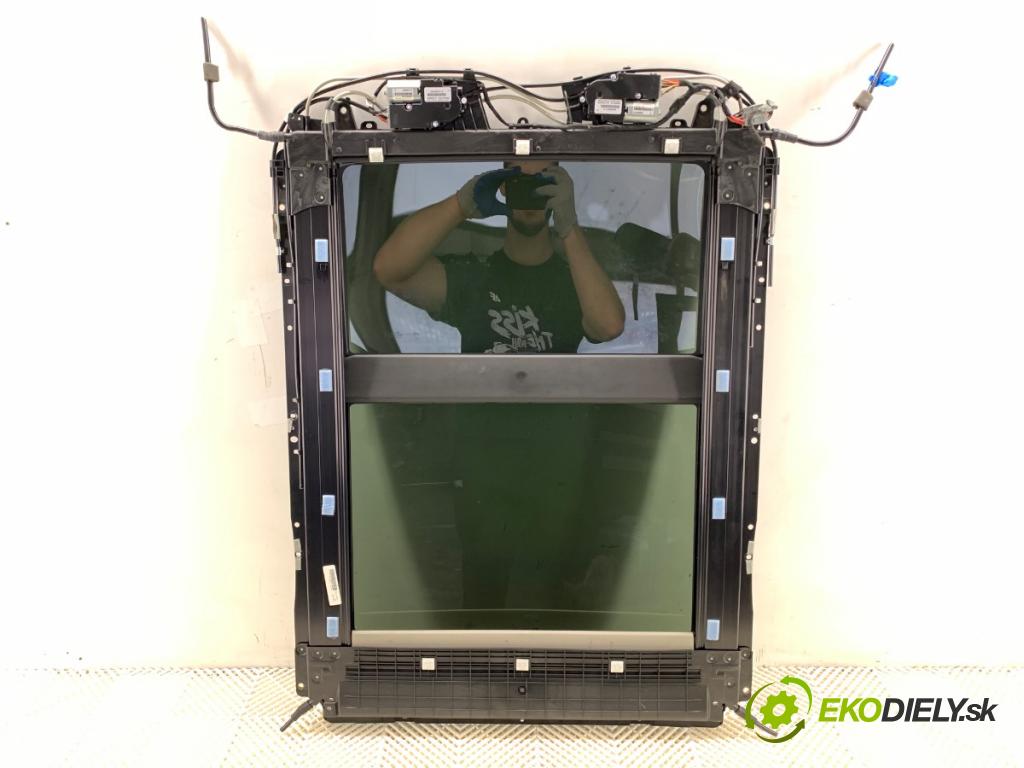 JEEP GRAND CHEROKEE WK SUV 2015 184 kW 3.0 CRD V6 4x4 2987 střešní okno  (Sklo karoserie)