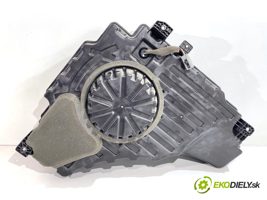 JEEP GRAND CHEROKEE WK SUV 2015 184 kW 3.0 CRD V6 4x4 2987 subwoofer 05035130AC (Audio zariadenie)