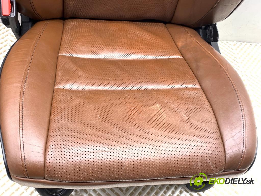 JEEP GRAND CHEROKEE WK SUV 2015 184 kW 3.0 CRD V6 4x4 2987 sedadla sedačky sedadlo boční