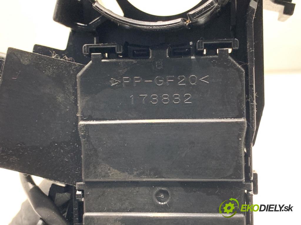 TOYOTA AVENSIS T27 sedan 2012 108 kW 1.8 (ZRT271_) 1798 Prepínač kombinovaný 173832 (Prepínacie páčky pod volantom)