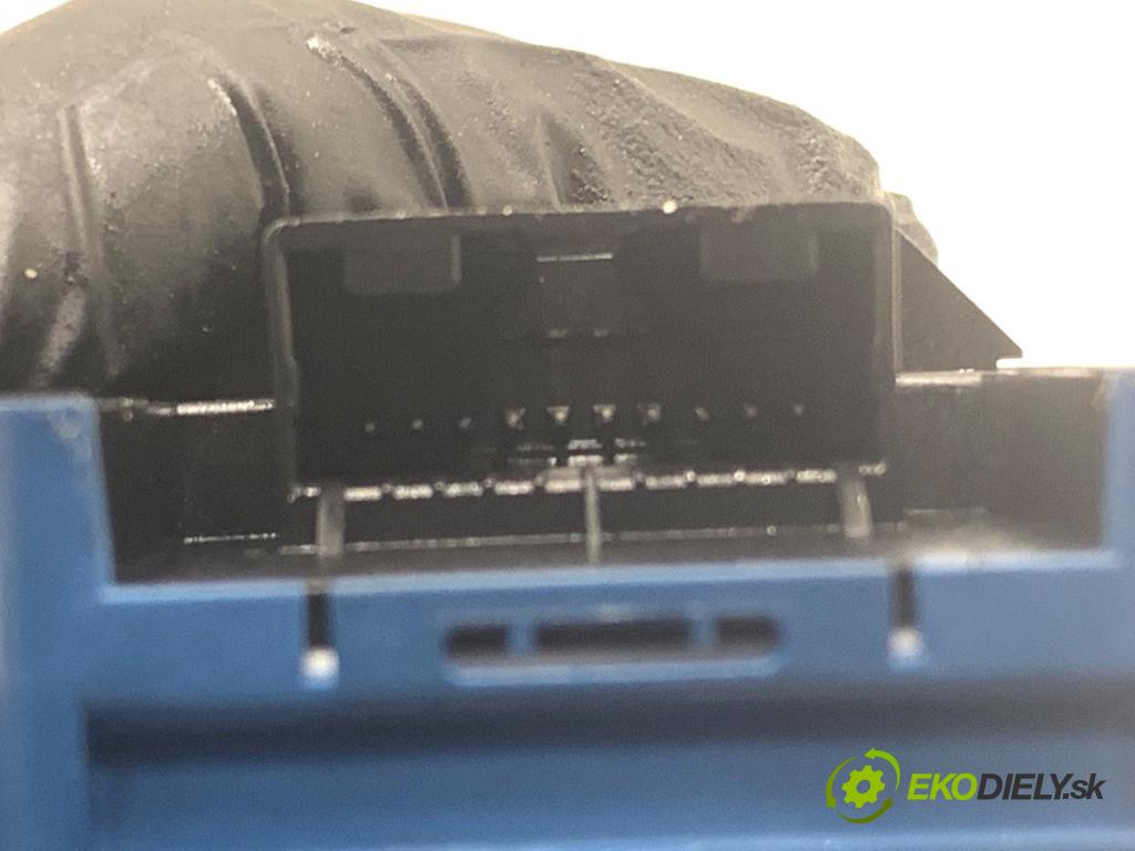 TOYOTA AVENSIS T27 sedan 2012 108 kW 1.8 (ZRT271_) 1798 Prepínač okien 84040-05010 (Prepínacie páčky pod volantom)