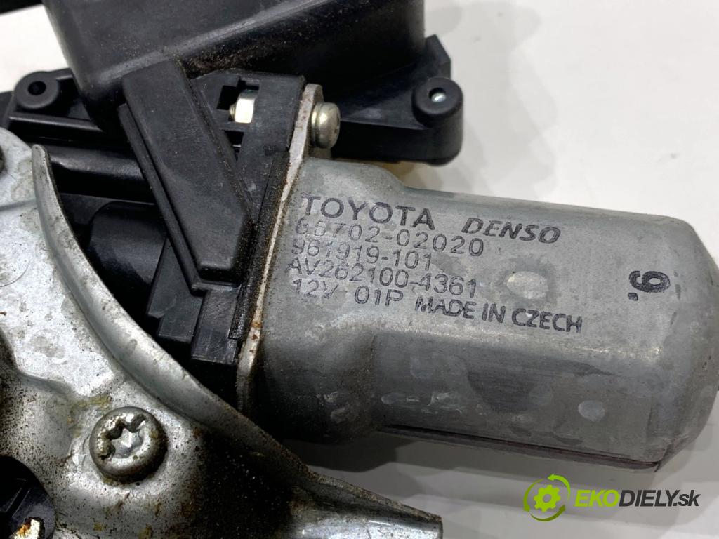 TOYOTA AVENSIS T27 sedan 2012 108 kW 1.8 (ZRT271_) 1798 mechanismus okna levý přední část