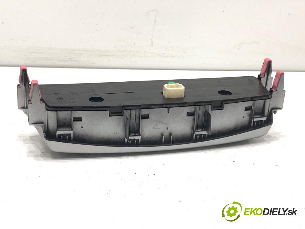 TOYOTA AVENSIS T27 sedan 2012 108 kW 1.8 (ZRT271_) 1798 Panel ovládania kúrenia  (Prepínacie páčky pod volantom)