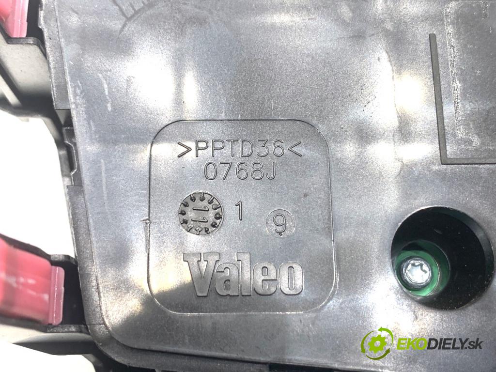 TOYOTA AVENSIS T27 sedan 2012 108 kW 1.8 (ZRT271_) 1798 Panel ovládania kúrenia  (Prepínacie páčky pod volantom)