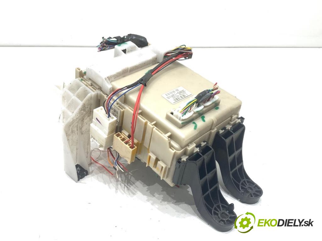 TOYOTA AVENSIS T27 sedan 2012 108 kW 1.8 (ZRT271_) 1798 modul BSI 82730-05720 (Pojistková skříňka)