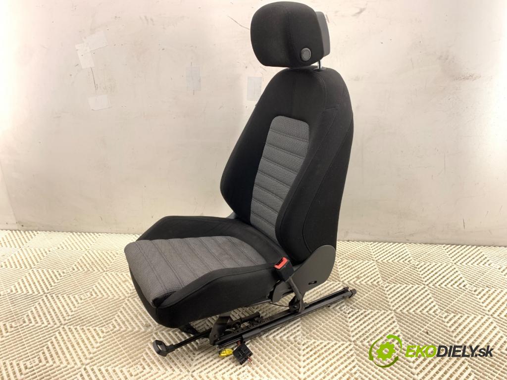 VW PASSAT B7 Kombi 2012 103 kW 2.0 TDI 1968 Sedadlo pravy predný