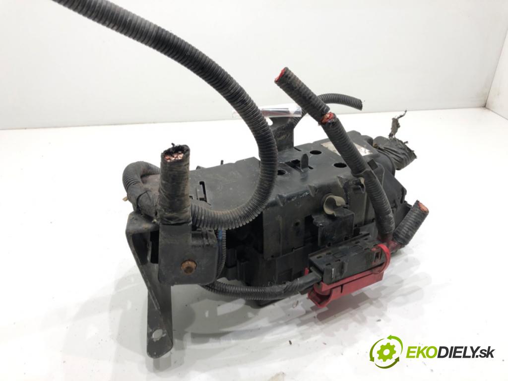 FORD TRANSIT IV Autobus 2002 74 kW 2.0 DI (F_E_, F_F_, F_G_) 1998 skříňka poistková  (Pojistková skříňka)