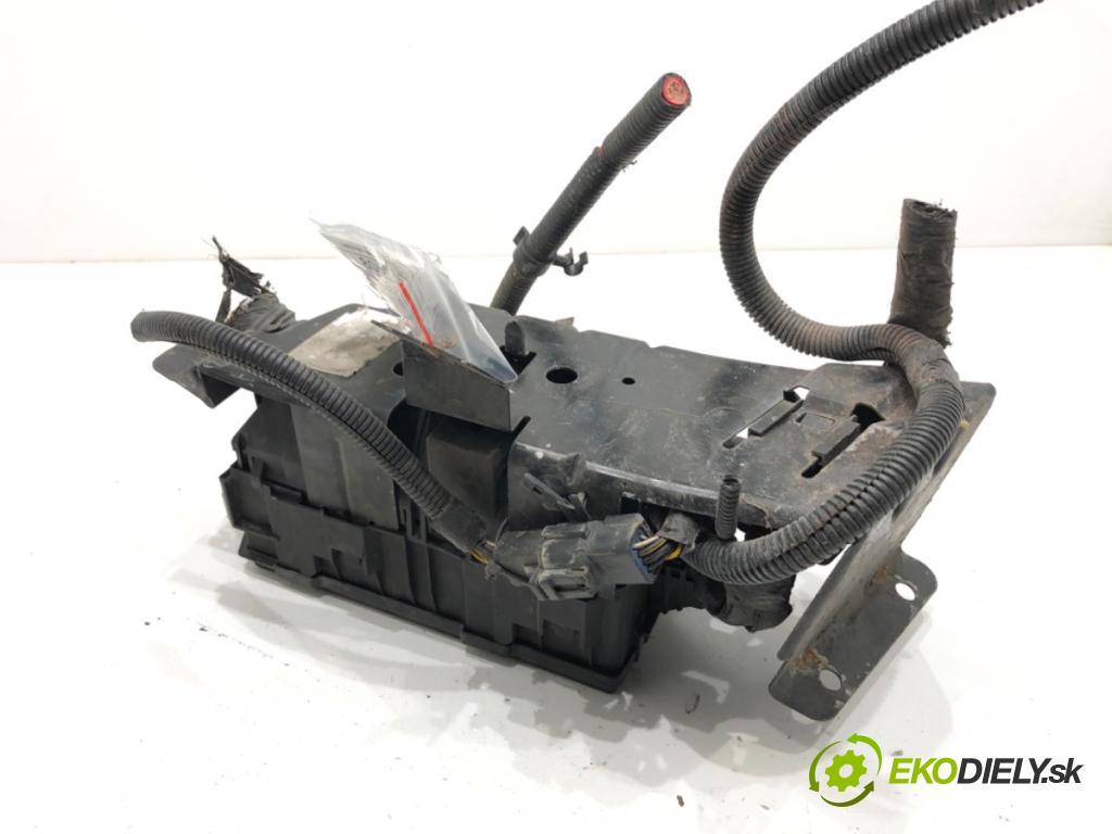 FORD TRANSIT IV Autobus 2002 74 kW 2.0 DI (F_E_, F_F_, F_G_) 1998 skříňka poistková  (Pojistková skříňka)