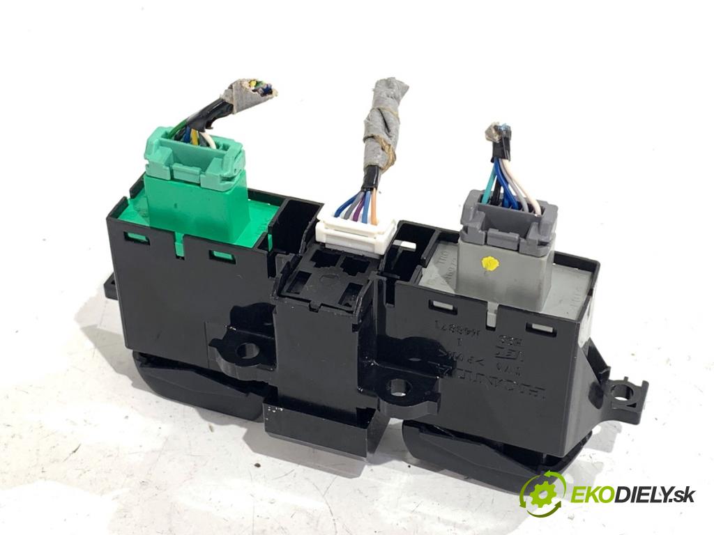 HONDA CIVIC IX liftback 2016 73 kW 1.4 i-VTEC (FK1) 1339 Prepínač ohrievania, vyhrievania sedačky M48871 (Prepínacie páčky pod volantom)