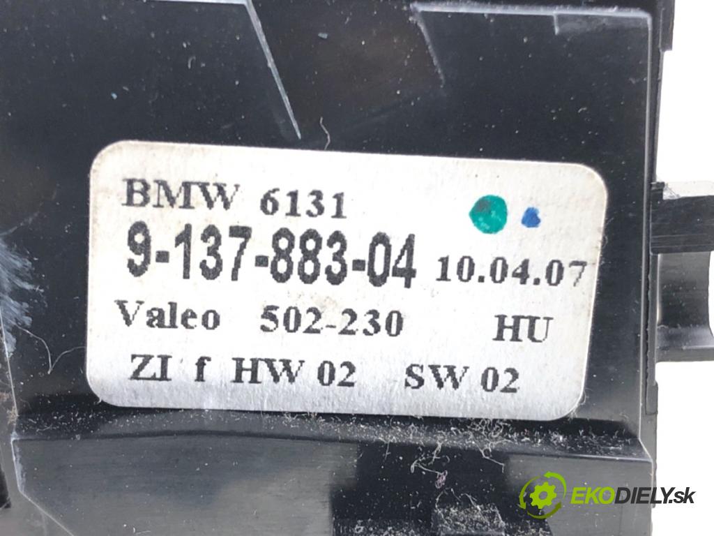 BMW E61 Kombi 2007 120 kW 520 d 1995 Prepínač ohrievania, vyhrievania sedačky 9137883 (Prepínacie páčky pod volantom)