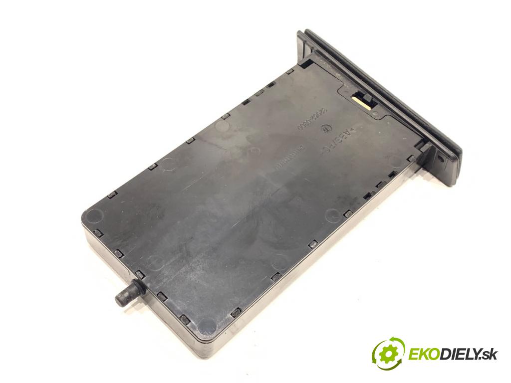 BMW E61 Kombi 2007 120 kW 520 d 1995 držák na nápoje  (Držák nápojů)