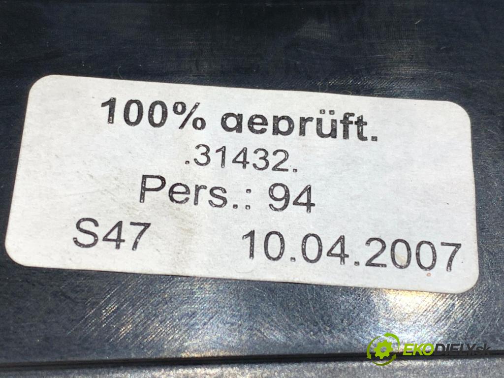 BMW E61 Kombi 2007 120 kW 520 d 1995 držák na nápoje  (Držák nápojů)