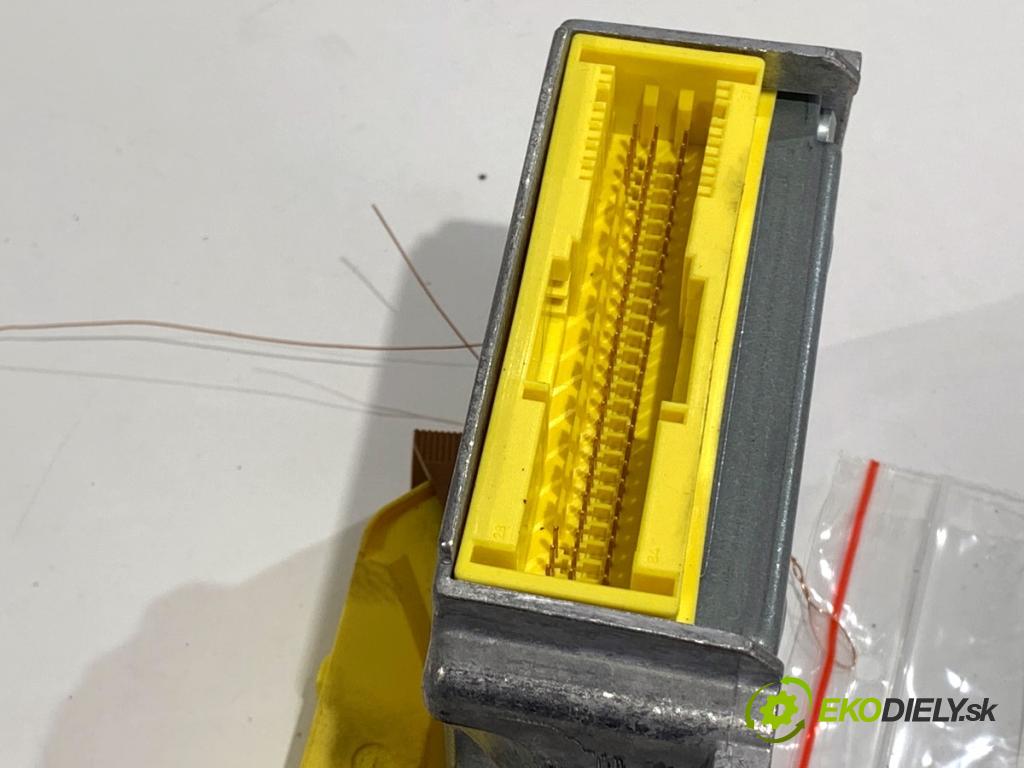 VW PHAETON sedan 2014 176 kW 3.0 V6 TDI 4motion 2967 senzor airbag 3D0909601M (Snímač)