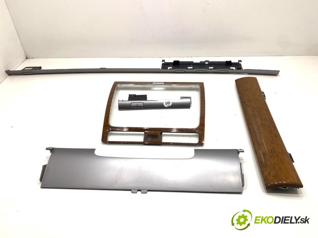 VW PHAETON sedan 2014 176 kW 3.0 V6 TDI 4motion 2967 lišty kryt 3D1858061D (Lišta)