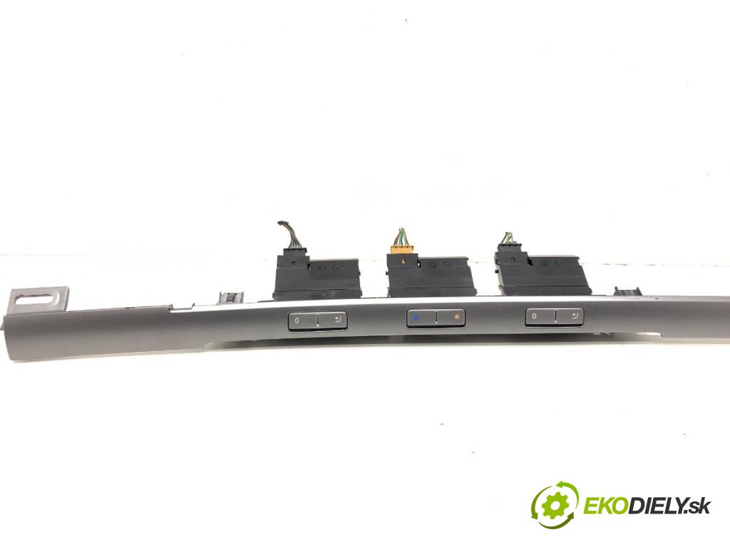 VW PHAETON sedan 2014 176 kW 3.0 V6 TDI 4motion 2967 lišty kryt 3D1858061D (Lišta)