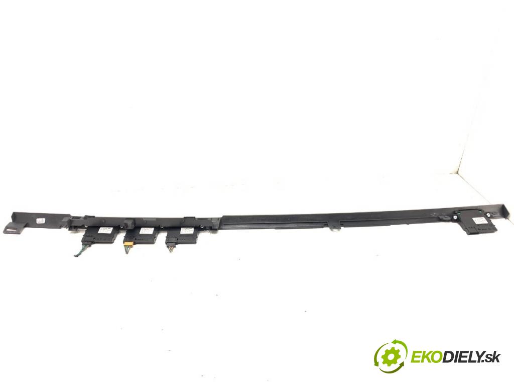 VW PHAETON sedan 2014 176 kW 3.0 V6 TDI 4motion 2967 lišty kryt 3D1858061D (Lišta)