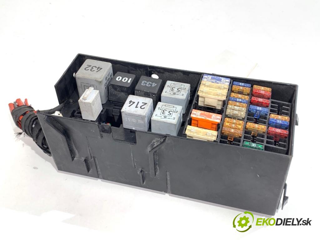 VW PHAETON sedan 2014 176 kW 3.0 V6 TDI 4motion 2967 Skrinka poistková 3D0937499B (Poistková skrinka)