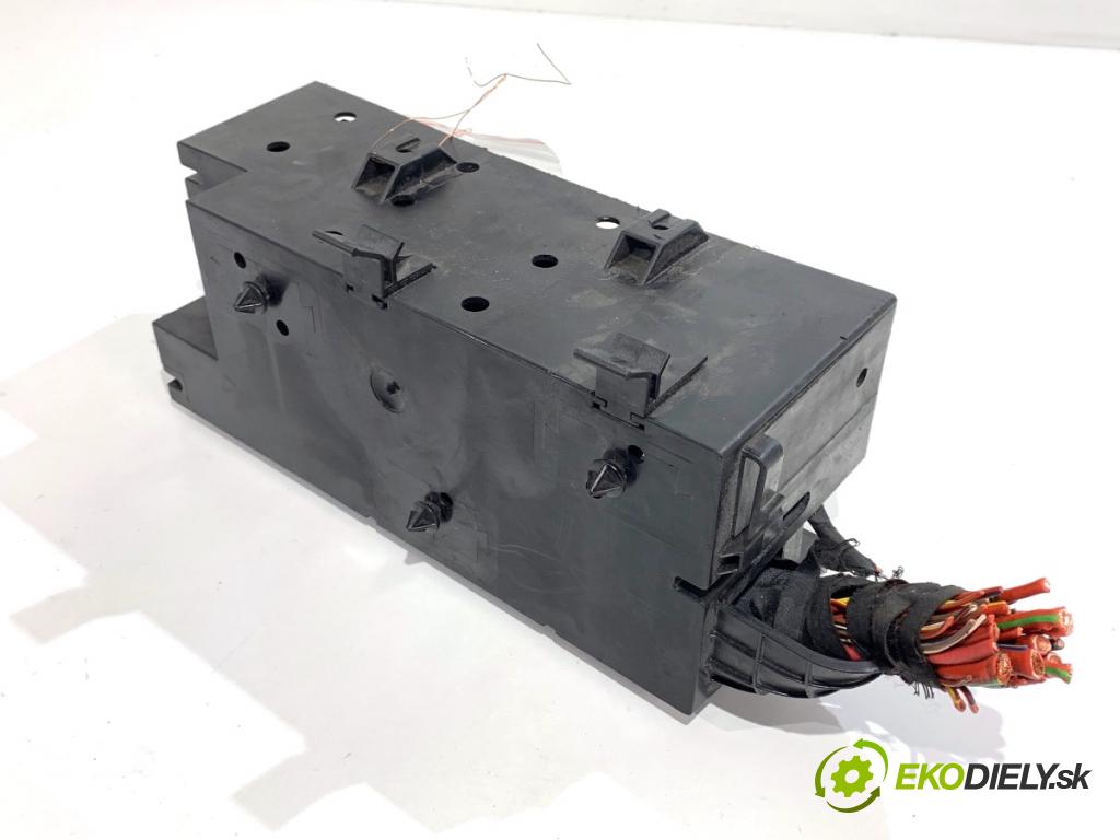 VW PHAETON sedan 2014 176 kW 3.0 V6 TDI 4motion 2967 Skrinka poistková 3D0937499B (Poistková skrinka)