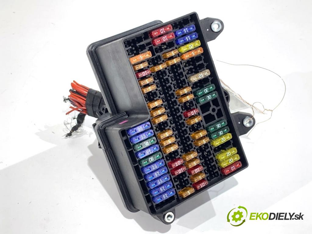 VW PHAETON sedan 2014 176 kW 3.0 V6 TDI 4motion 2967 Skrinka poistková 3D2937495 (Poistková skrinka)