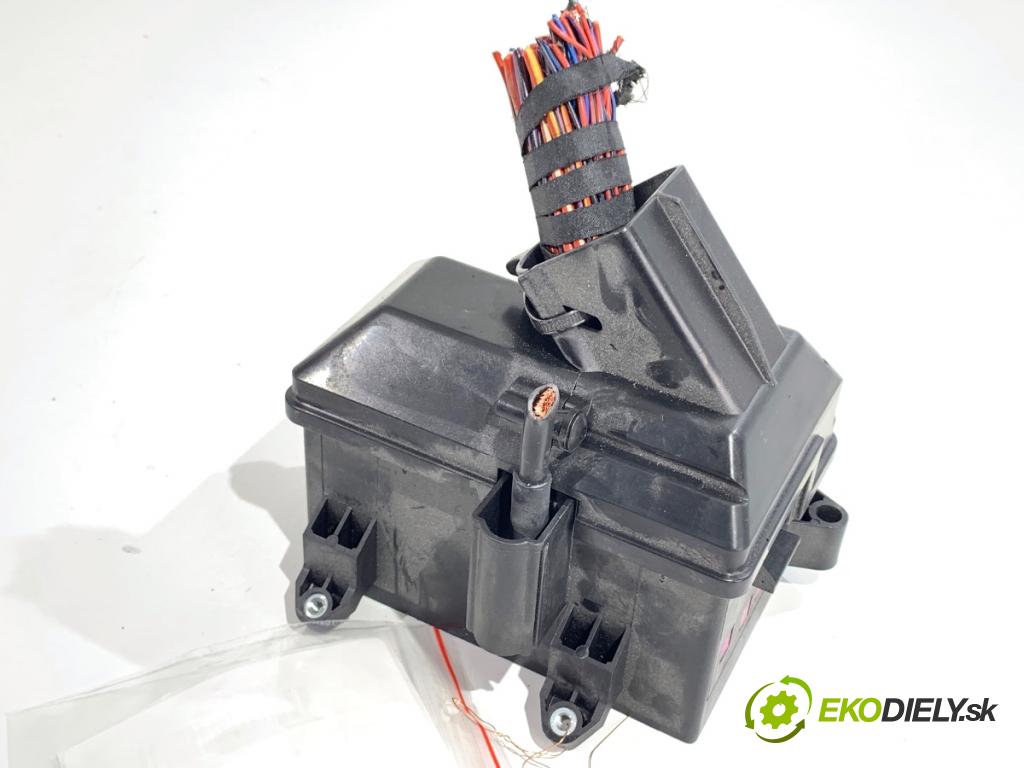 VW PHAETON sedan 2014 176 kW 3.0 V6 TDI 4motion 2967 Skrinka poistková 3D2937495 (Poistková skrinka)