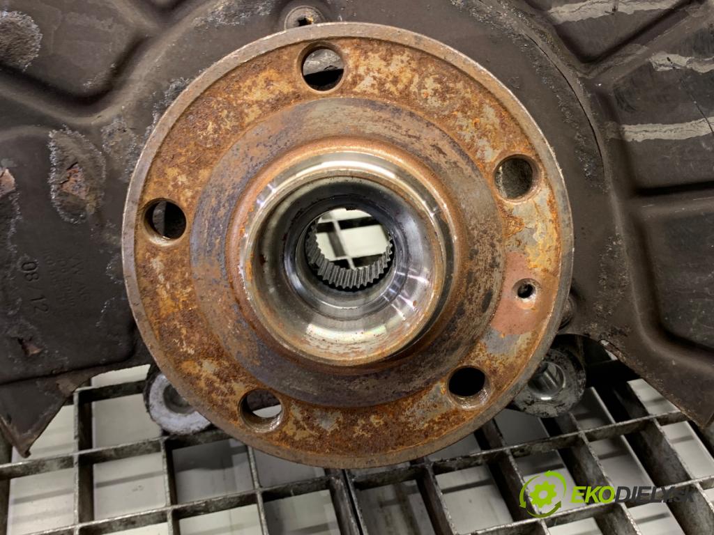 VW PASSAT B7 Kombi 2012 103 kW 2.0 TDI 1968 náboj pravy predný