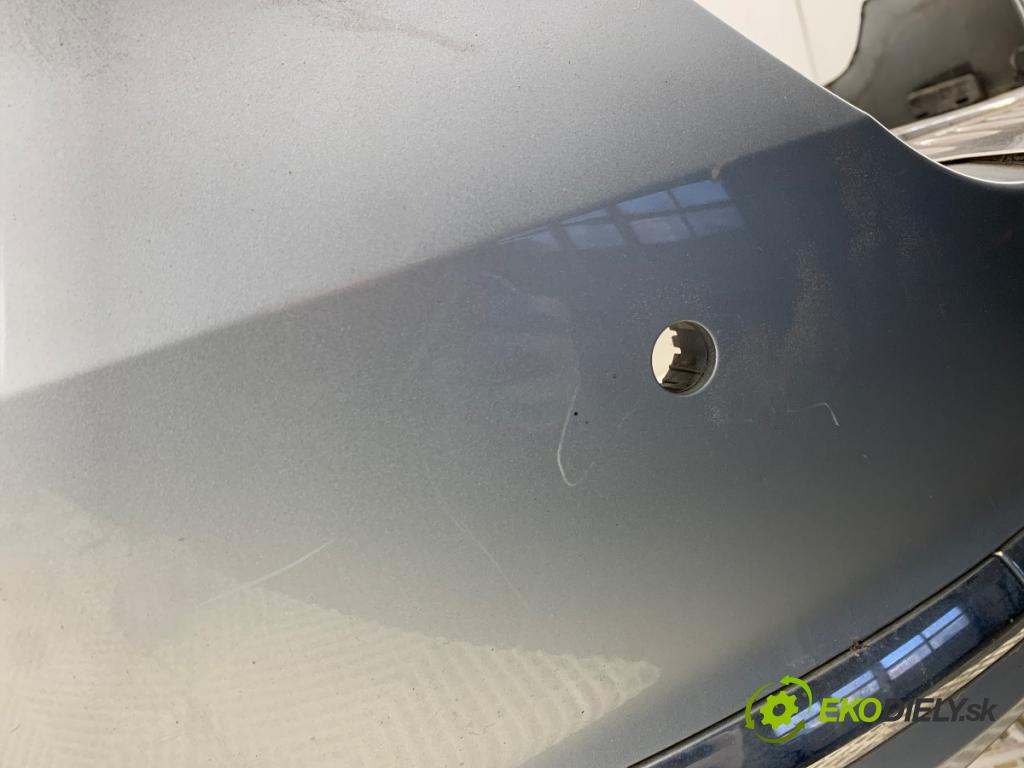 VW PASSAT B7 Kombi 2012 103 kW 2.0 TDI 1968 nárazník zadní část LA7W (Klika dveří ostatní)
