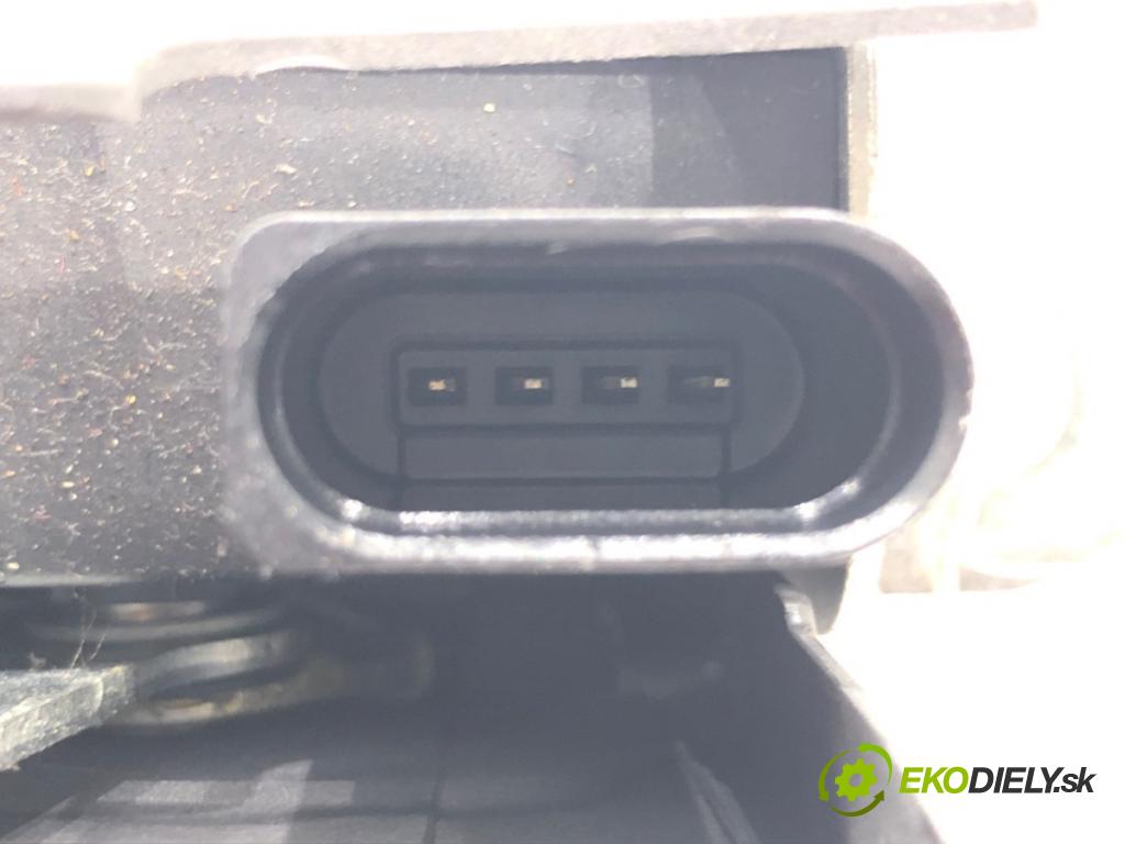 VW PASSAT B7 Kombi 2012 103 kW 2.0 TDI 1968 zámok dveří zadní část 3C9827645A