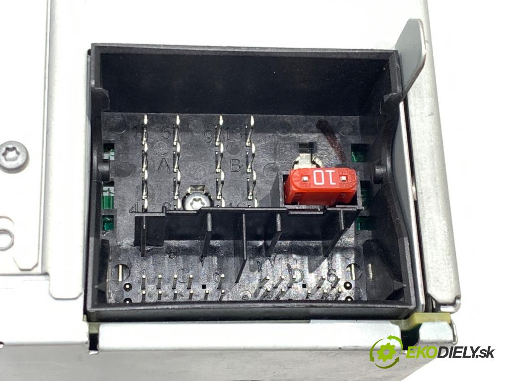 VW PASSAT B7 Kombi 2012 103 kW 2.0 TDI 1968 RADIO 5K0035190B (Audio zařízení)