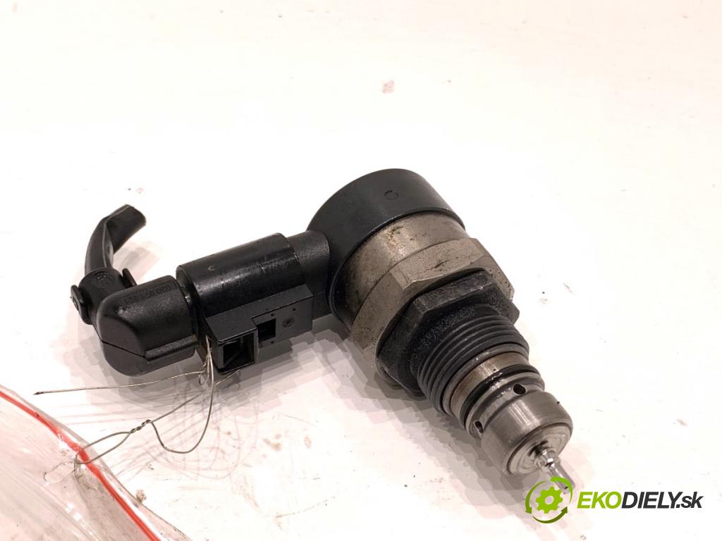 VW PASSAT B7 Kombi 2012 103 kW 2.0 TDI 1968 Regulátor tlaku paliva 057130764AB (Palivový systém ostatní)