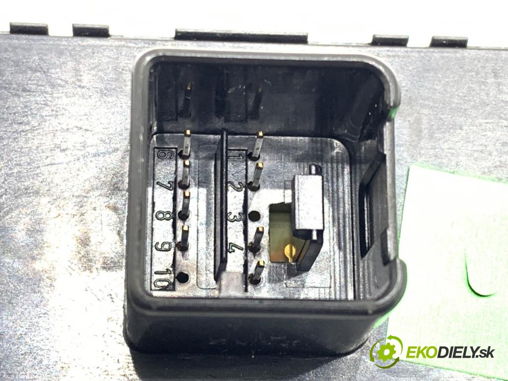 VW PASSAT B7 Kombi 2012 103 kW 2.0 TDI 1968 Prepínač okien  (Prepínacie páčky pod volantom)