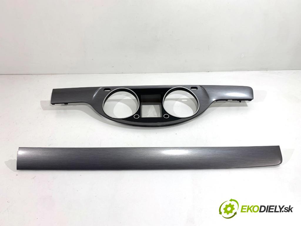 VW PASSAT B7 Kombi 2012 103 kW 2.0 TDI 1968 lišty kryt 3AB858366D (Lišta)