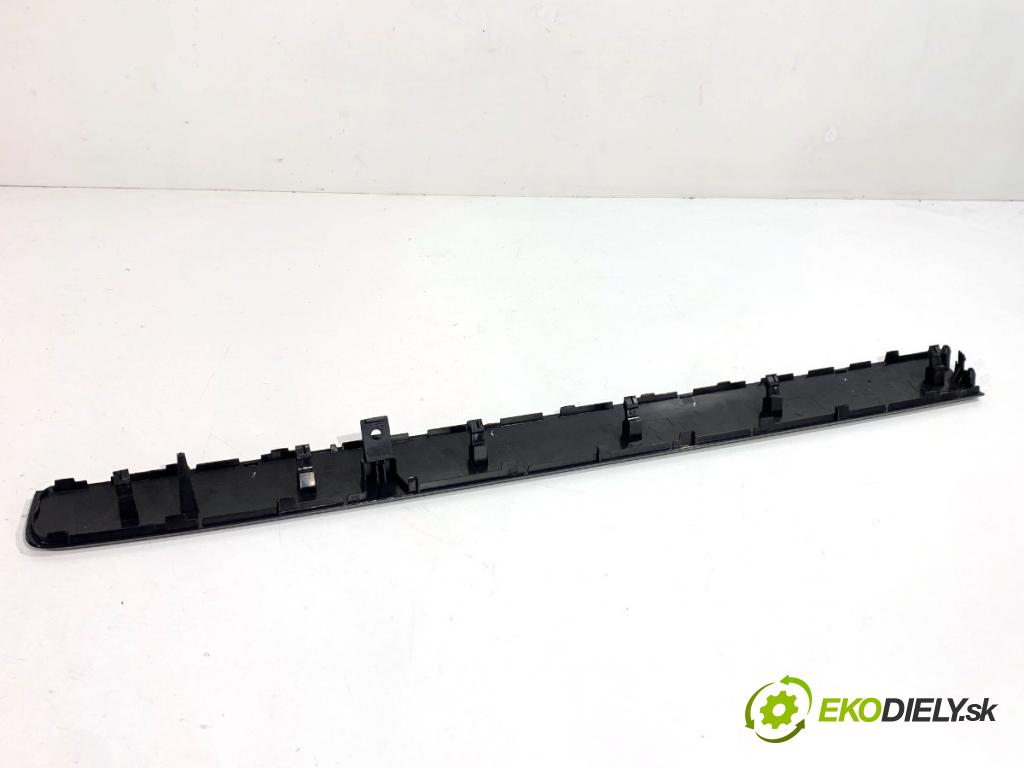 VW PASSAT B7 Kombi 2012 103 kW 2.0 TDI 1968 lišty kryt 3AB858366D (Lišta)