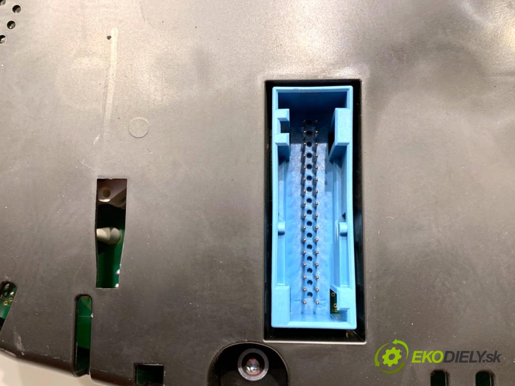 VW PASSAT B7 Kombi 2012 103 kW 2.0 TDI 1968 Prístrojovka 3AA920870D (Prístrojová doska)