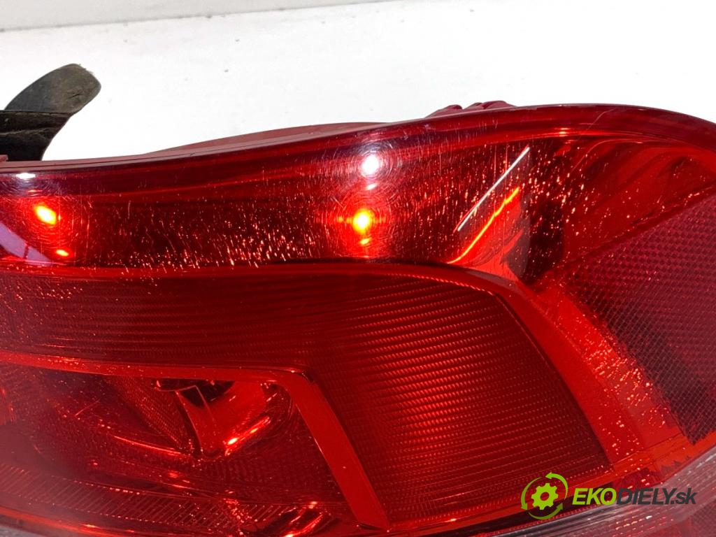 VW PASSAT B7 Kombi 2012 103 kW 2.0 TDI 1968 světlo pravý zadní část 3AF945096E