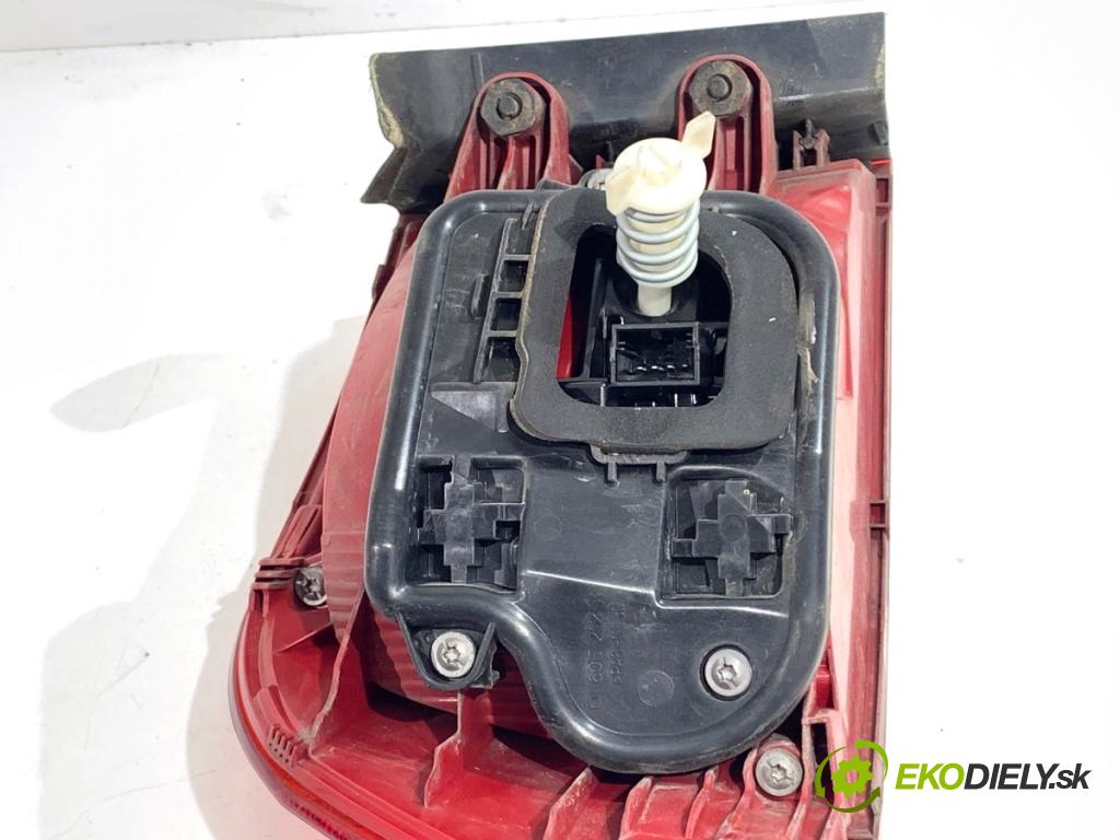 VW PASSAT B7 Kombi 2012 103 kW 2.0 TDI 1968 světlo pravý zadní část 3AF945096E